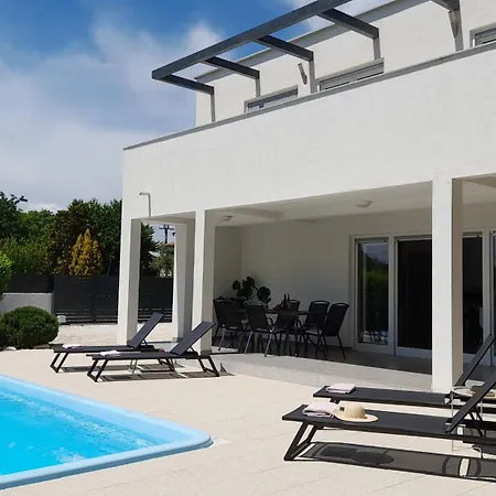 Aria Mit Pool, In Filipana