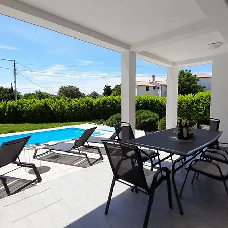 Holiday home Aria Mit Pool, In