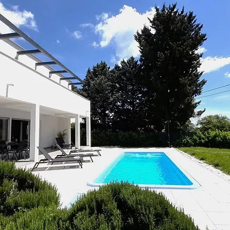 Aria Mit Pool, In Filipana