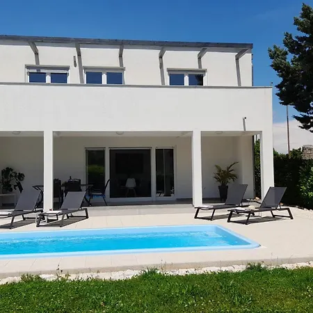Aria Mit Pool, In Holiday home